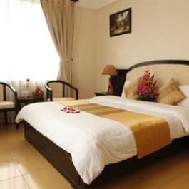 Quynh Huong Hotel